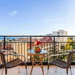 By Costa Del Sol & Pool Apartman *