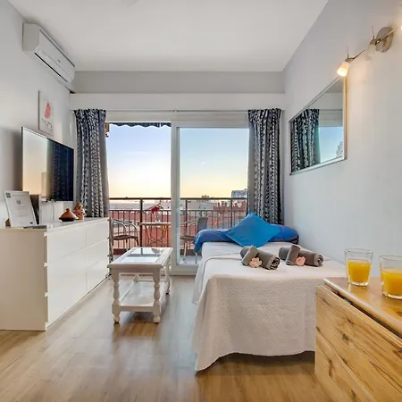 By Costa Del Sol & Pool Apartman *